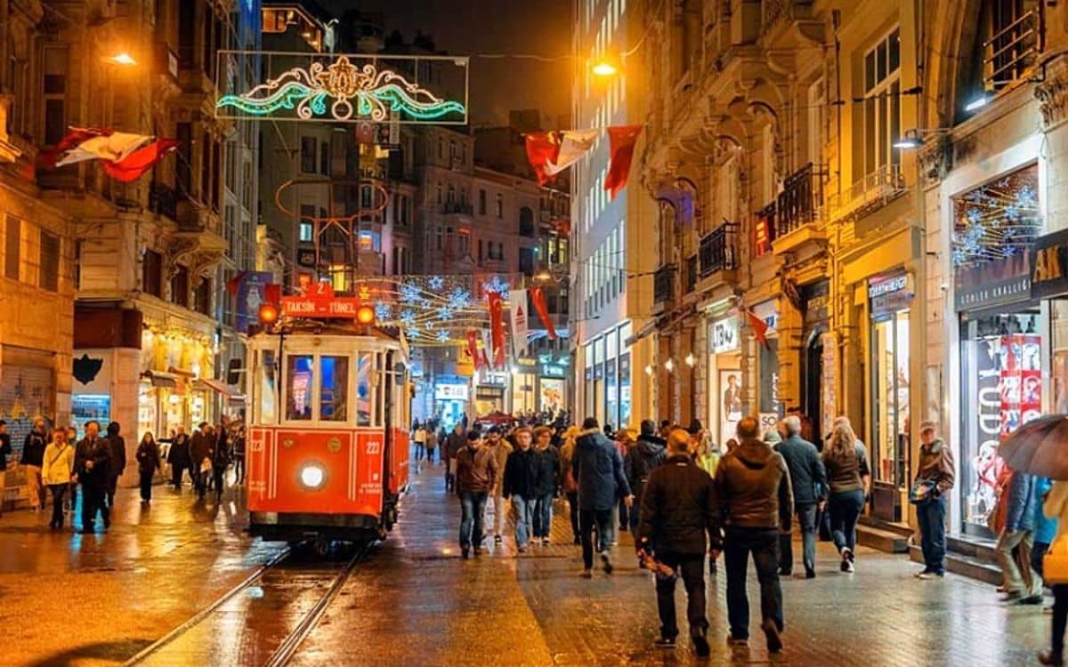 آشنایی با خیابان استقلال استانبول